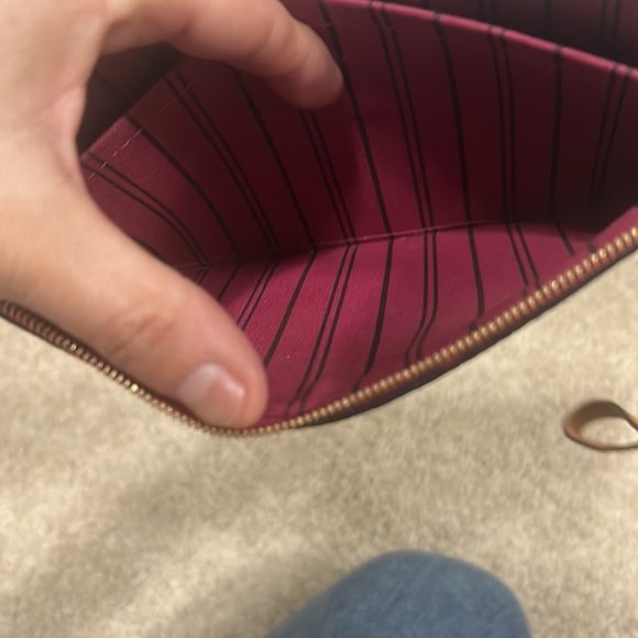 Authentic Louis Vuitton Monogram Neverfull Pochette - Picture 6 of 9